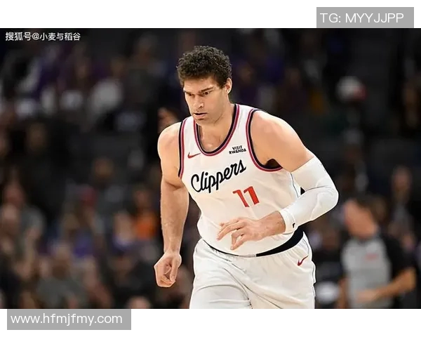 布鲁克洛佩斯如何在NBA赛场上重塑自我与球队的成功之路